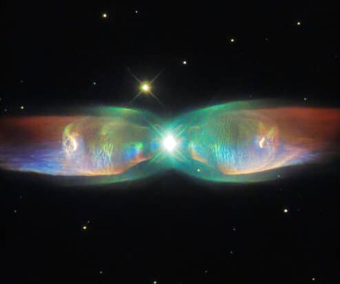 M2-9 também conhecida como Nebulosa da Borboleta, é uma nebulosa planetária de emissão localizada a cerca de 2.100 anos-luz da Terra, na direção da constelação de Ofioco. ®ESA/Hubble.