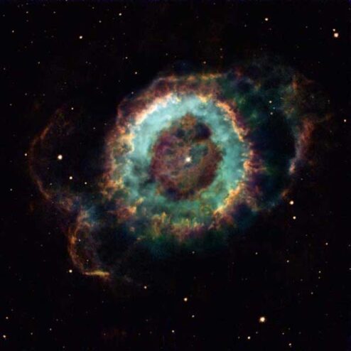 Nebulosa do Pequeno Fantasma, também conhecida como NGC 6369, é uma nebulosa planetária de emissão na constelação de Ofioco. ® NASA, HST (STScI/AURA)